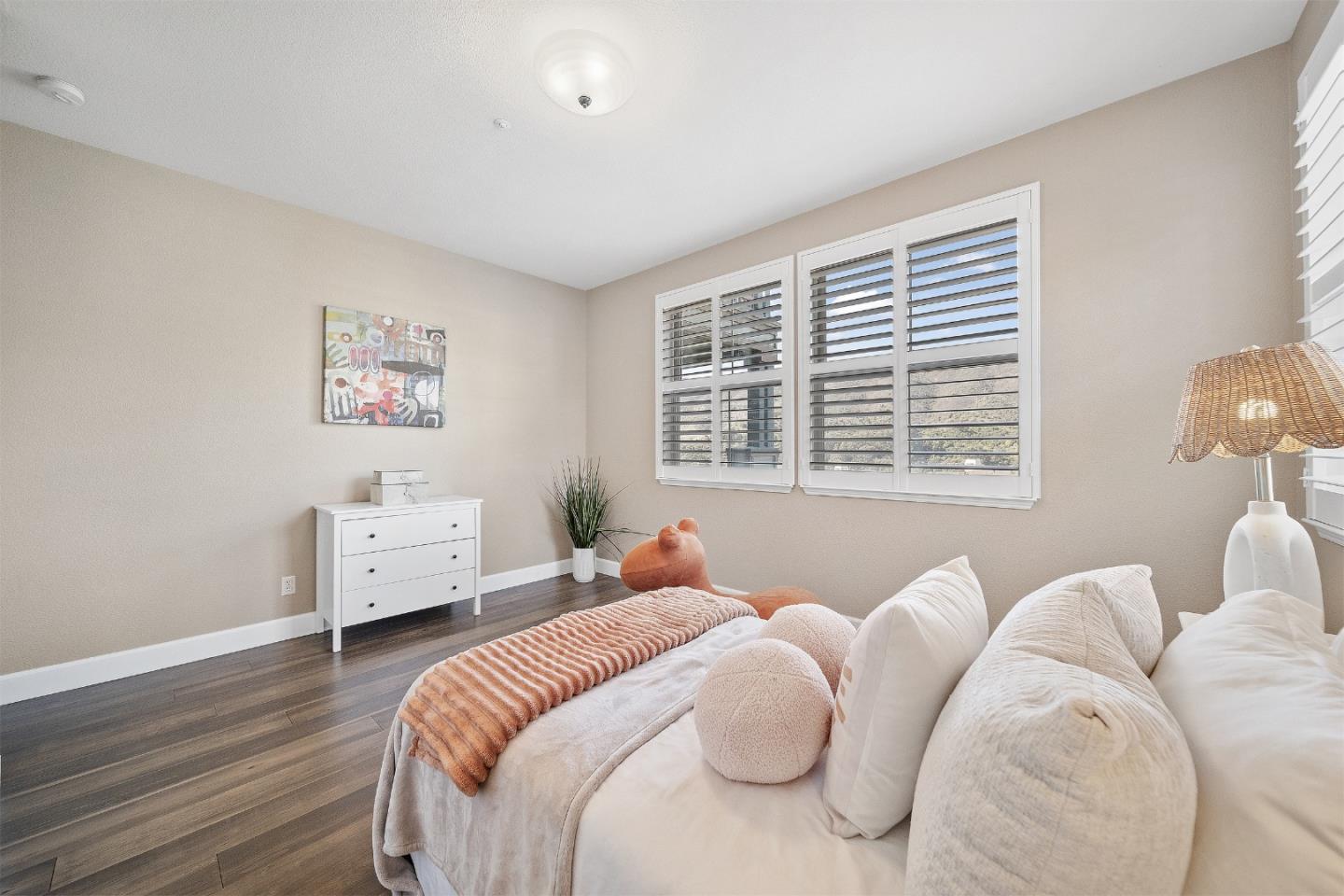 Detail Gallery Image 30 of 58 For 39 Lupine Valley Ct, Brisbane,  CA 94005 - 5 Beds | 3 Baths