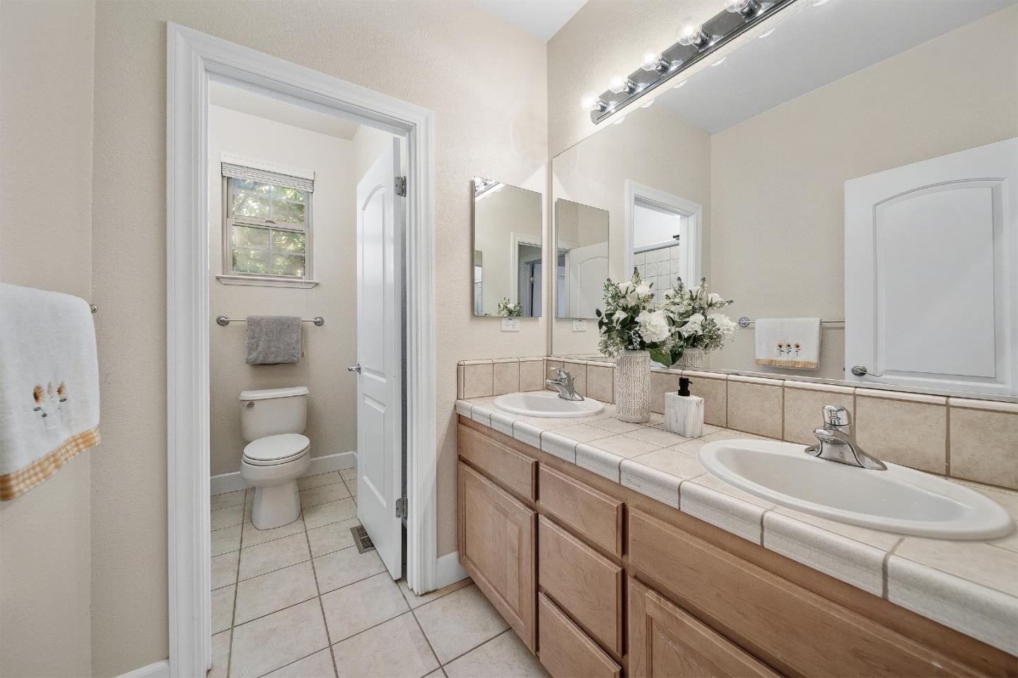 Detail Gallery Image 31 of 58 For 39 Lupine Valley Ct, Brisbane,  CA 94005 - 5 Beds | 3 Baths