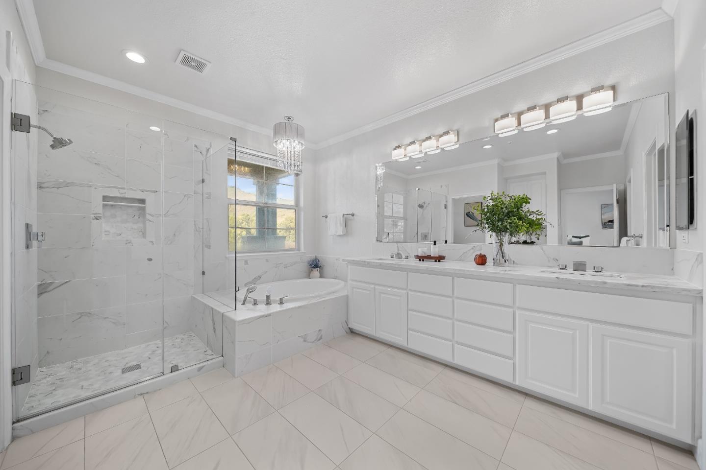 Detail Gallery Image 36 of 58 For 39 Lupine Valley Ct, Brisbane,  CA 94005 - 5 Beds | 3 Baths