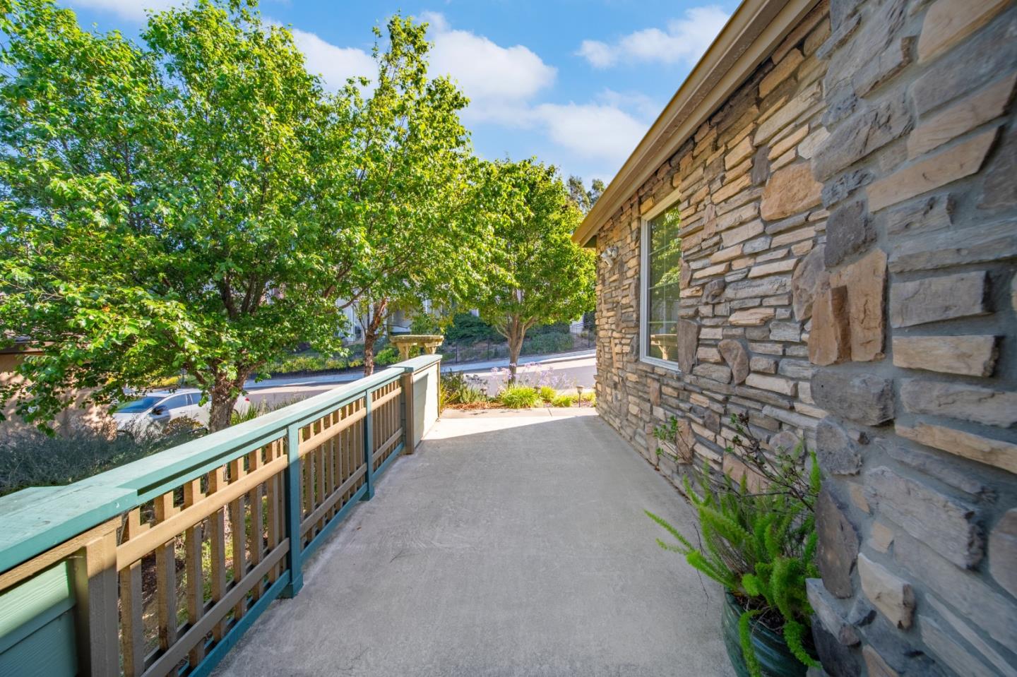 Detail Gallery Image 4 of 58 For 39 Lupine Valley Ct, Brisbane,  CA 94005 - 5 Beds | 3 Baths