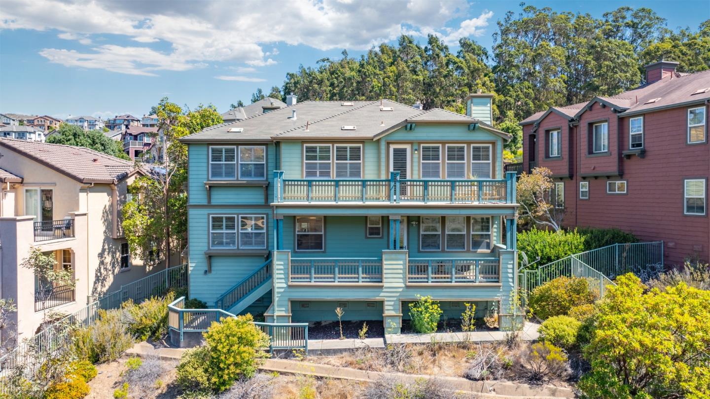 Detail Gallery Image 5 of 58 For 39 Lupine Valley Ct, Brisbane,  CA 94005 - 5 Beds | 3 Baths