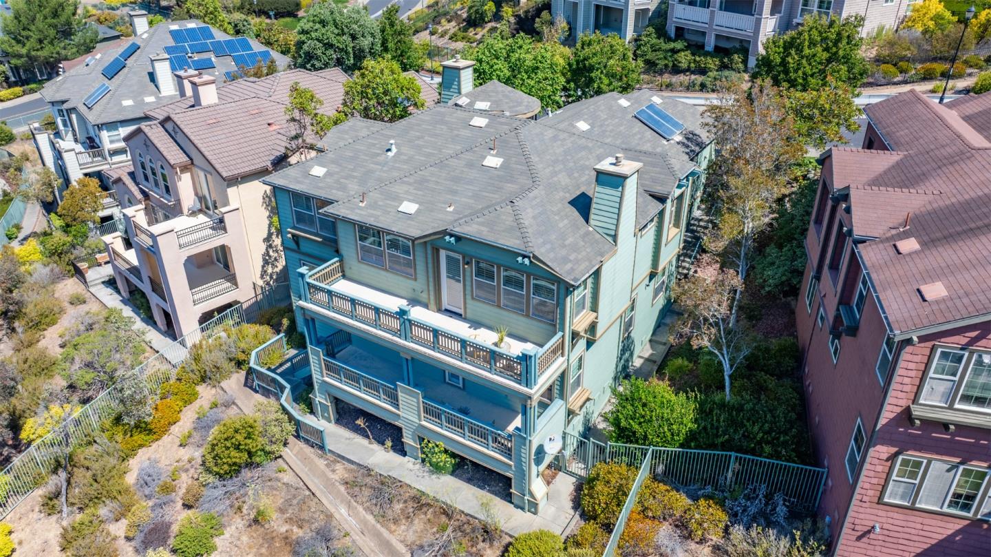 Detail Gallery Image 6 of 58 For 39 Lupine Valley Ct, Brisbane,  CA 94005 - 5 Beds | 3 Baths