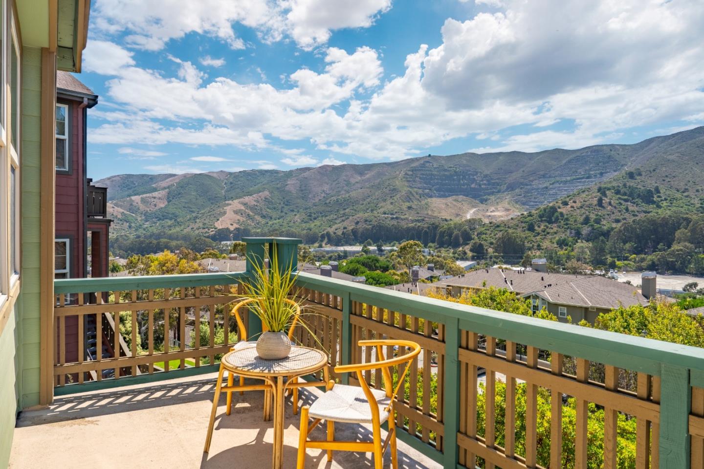 Detail Gallery Image 7 of 58 For 39 Lupine Valley Ct, Brisbane,  CA 94005 - 5 Beds | 3 Baths