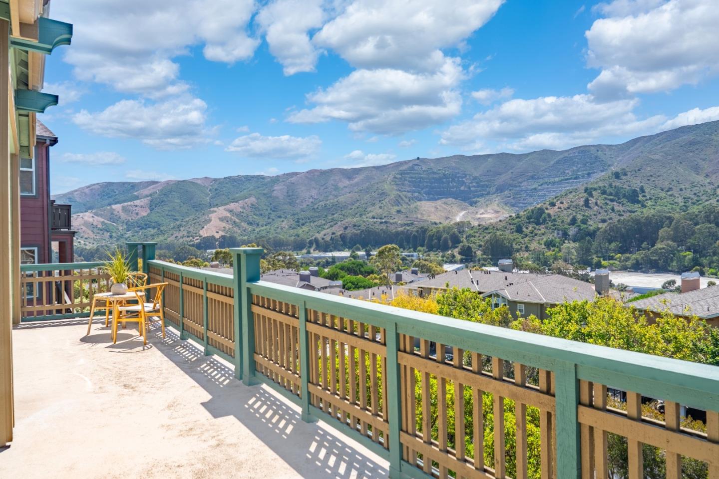 Detail Gallery Image 8 of 58 For 39 Lupine Valley Ct, Brisbane,  CA 94005 - 5 Beds | 3 Baths