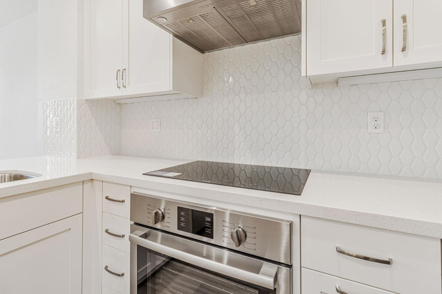 Detail Gallery Image 13 of 26 For 1129 Esther Ct, Palo Alto,  CA 94303 - 3 Beds | 3 Baths