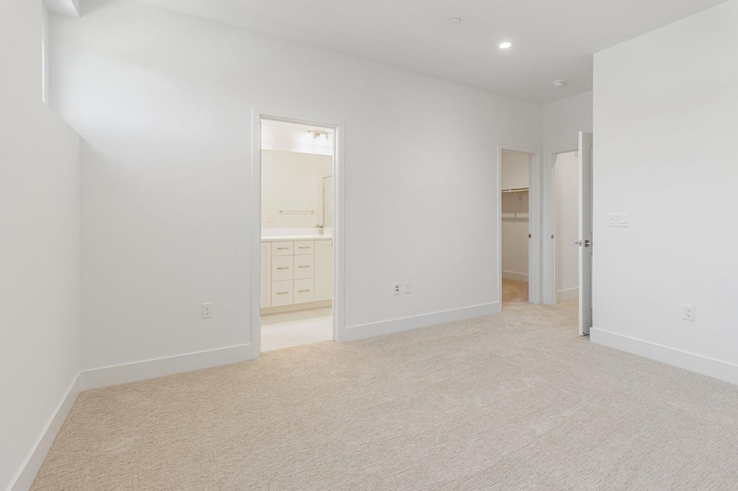 Detail Gallery Image 18 of 26 For 1129 Esther Ct, Palo Alto,  CA 94303 - 3 Beds | 3 Baths