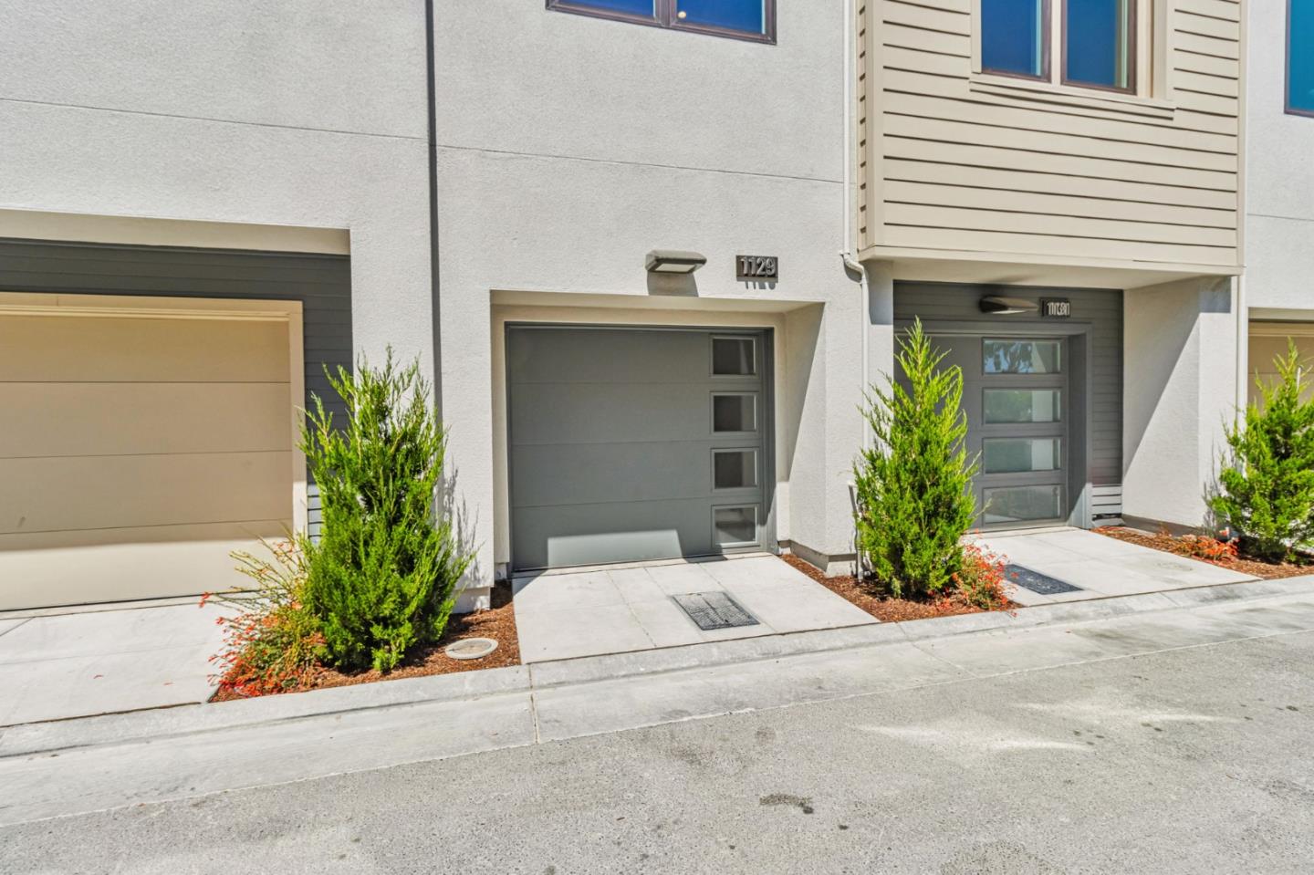Detail Gallery Image 24 of 26 For 1129 Esther Ct, Palo Alto,  CA 94303 - 3 Beds | 3 Baths