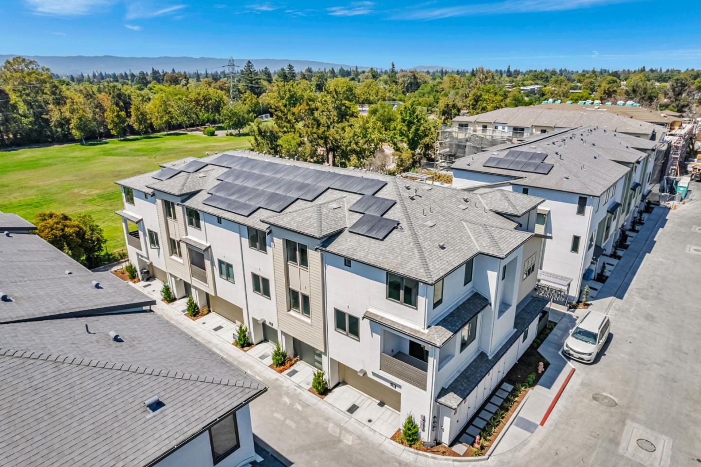Detail Gallery Image 25 of 26 For 1129 Esther Ct, Palo Alto,  CA 94303 - 3 Beds | 3 Baths