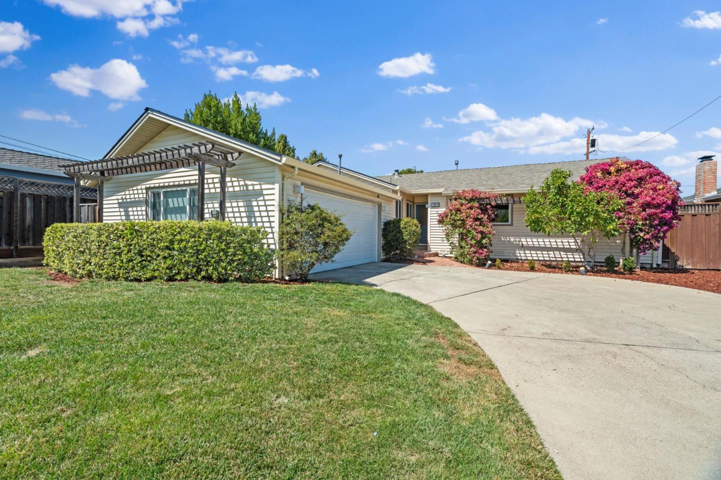 Detail Gallery Image 2 of 34 For 1841 Laurinda Dr, San Jose,  CA 95124 - 3 Beds | 2 Baths