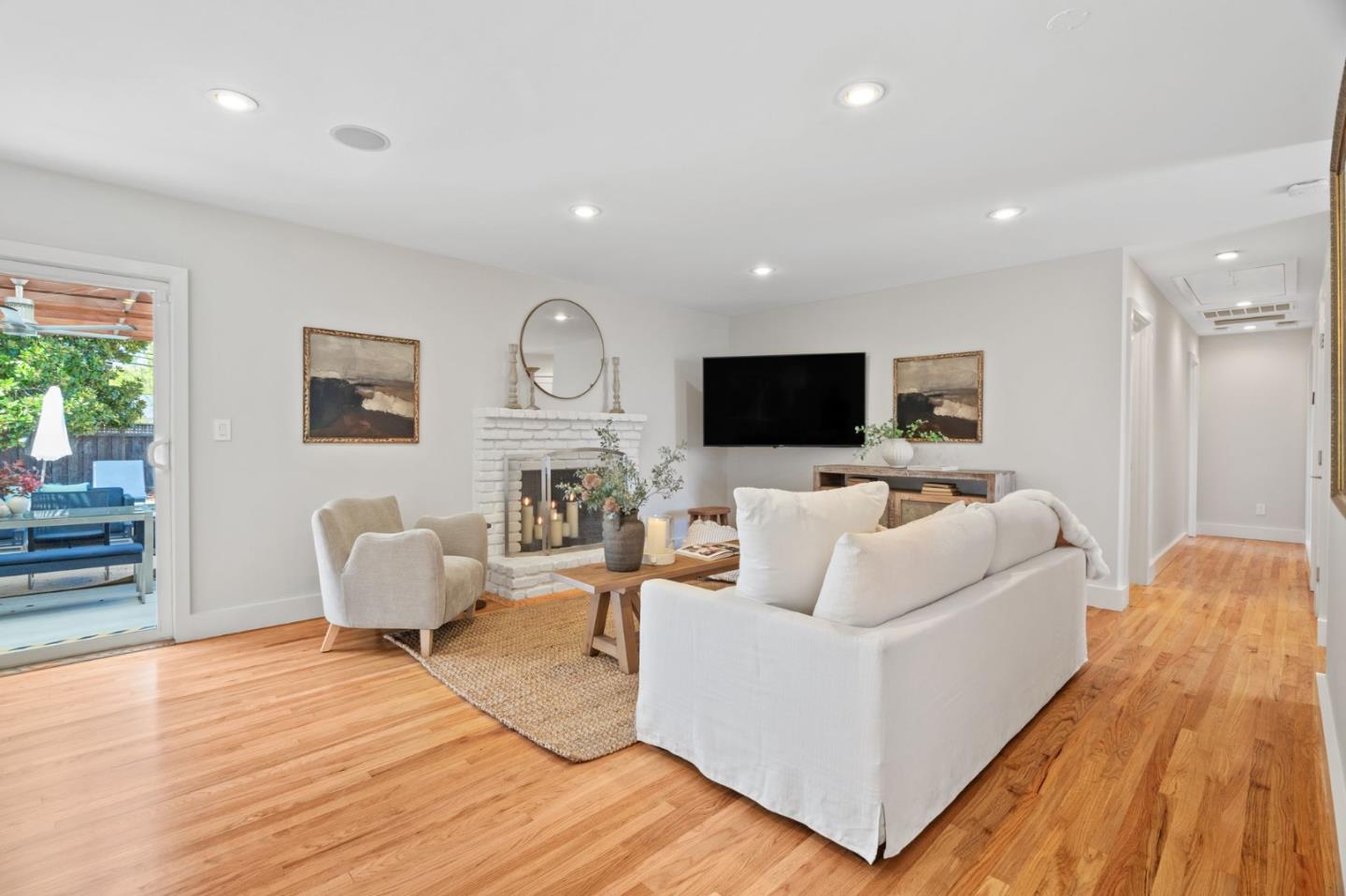 Detail Gallery Image 4 of 34 For 1841 Laurinda Dr, San Jose,  CA 95124 - 3 Beds | 2 Baths