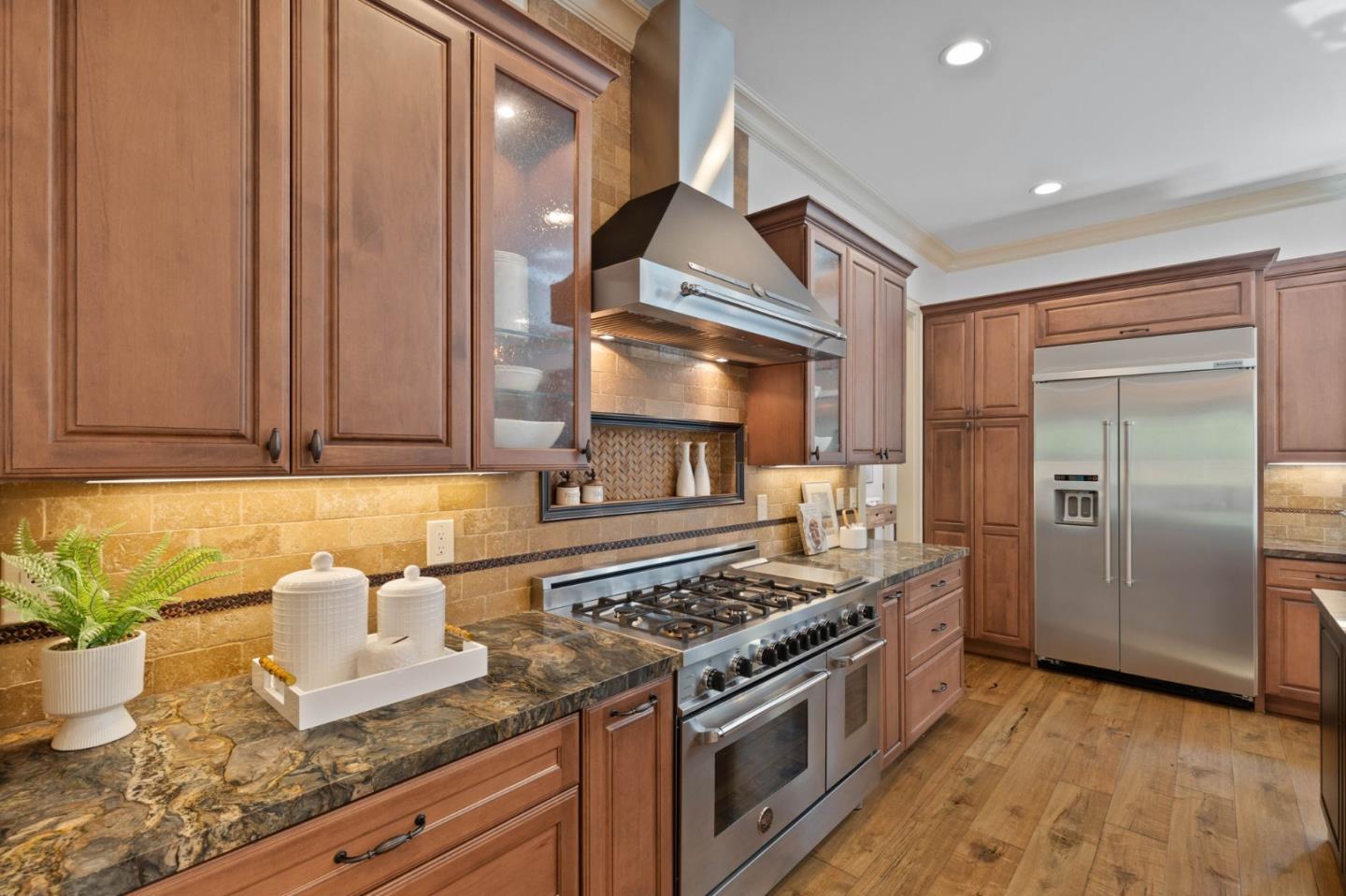 Detail Gallery Image 17 of 66 For 115 Yosemite Way, Los Gatos,  CA 95030 - 5 Beds | 4 Baths