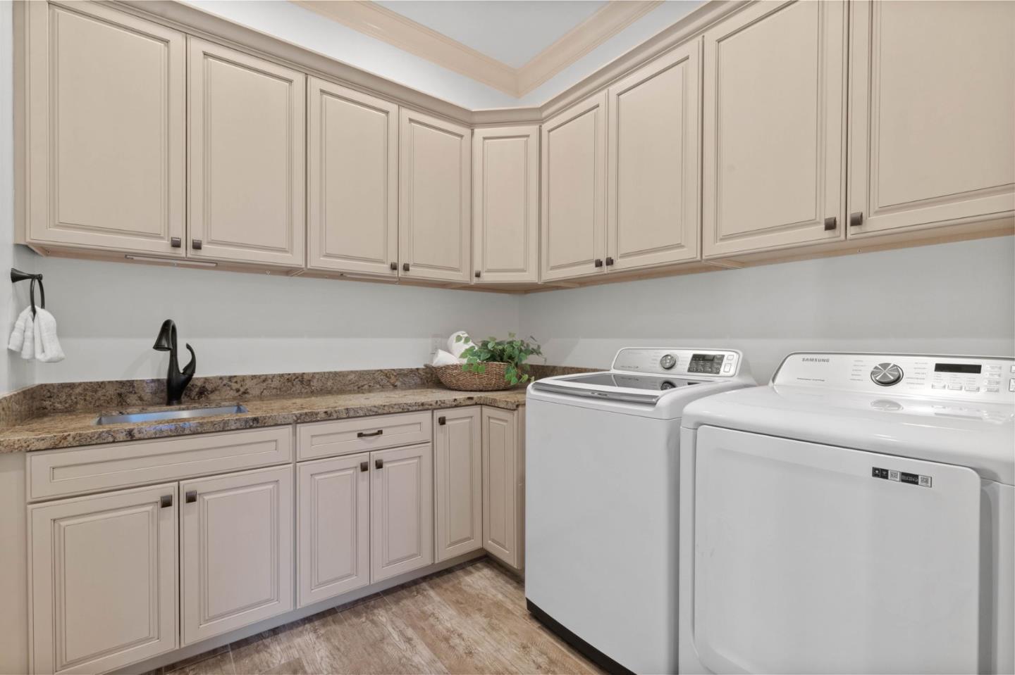 Detail Gallery Image 29 of 66 For 115 Yosemite Way, Los Gatos,  CA 95030 - 5 Beds | 4 Baths