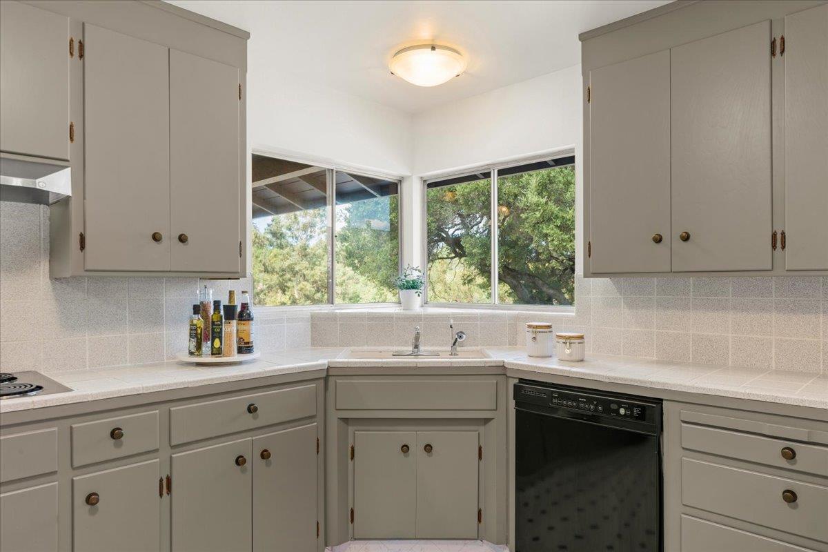 Detail Gallery Image 8 of 25 For 19660 Bainter Way, Los Gatos,  CA 95030 - 4 Beds | 3 Baths