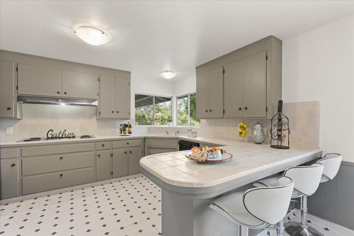 Detail Gallery Image 10 of 25 For 19660 Bainter Way, Los Gatos,  CA 95030 - 4 Beds | 3 Baths