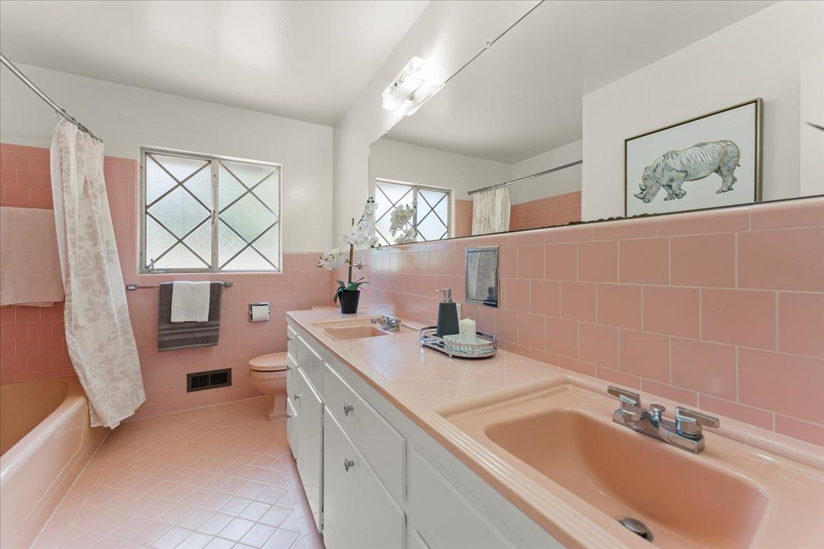Detail Gallery Image 12 of 25 For 19660 Bainter Way, Los Gatos,  CA 95030 - 4 Beds | 3 Baths