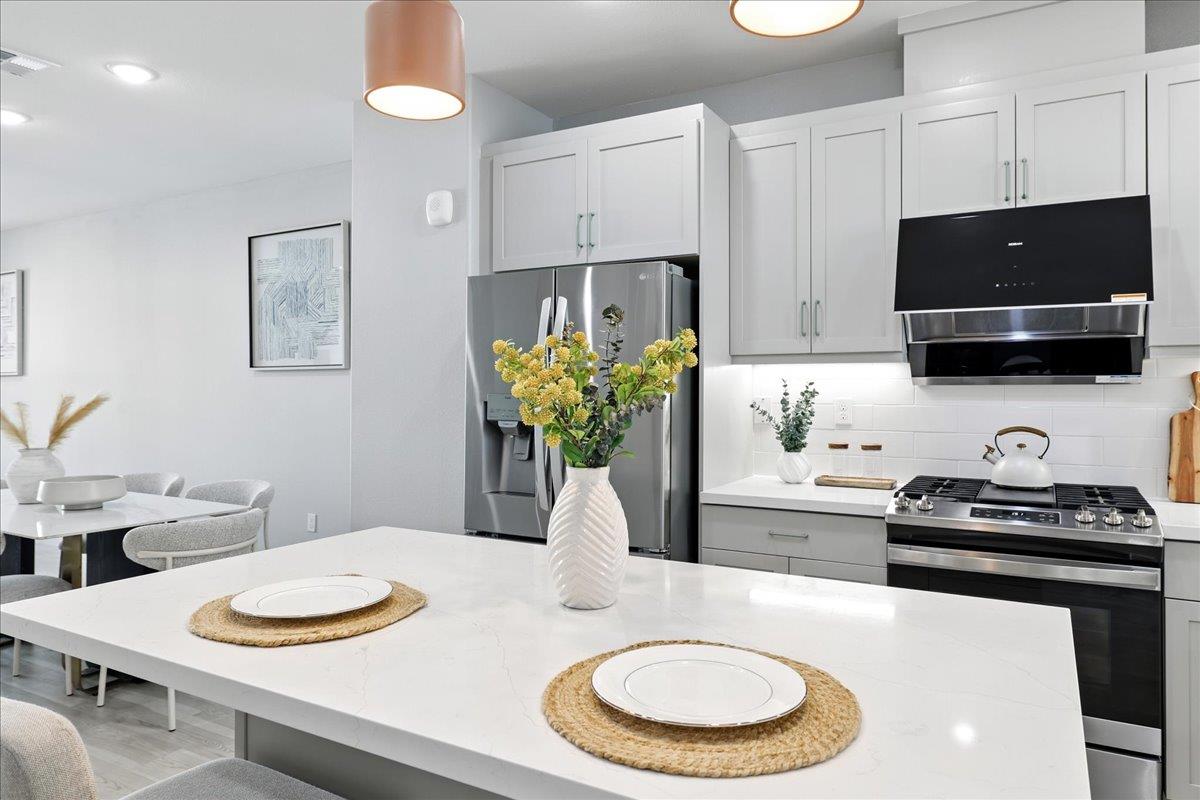 Detail Gallery Image 22 of 60 For 815 Santa Cecilia Ter, Sunnyvale,  CA 94085 - 3 Beds | 3/1 Baths