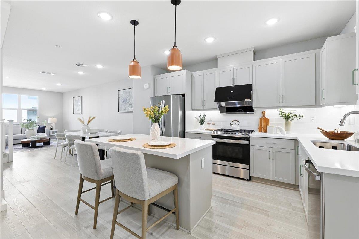 Detail Gallery Image 5 of 60 For 815 Santa Cecilia Ter, Sunnyvale,  CA 94085 - 3 Beds | 3/1 Baths