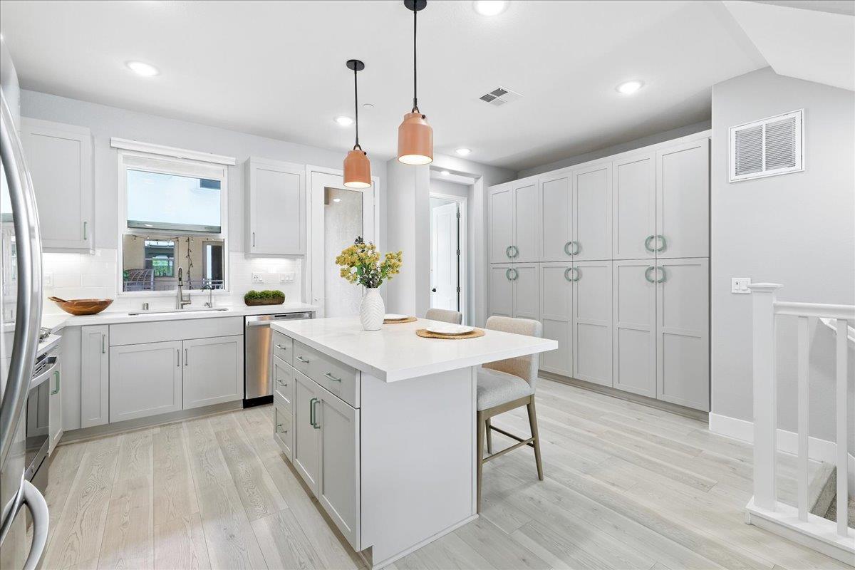 Detail Gallery Image 7 of 60 For 815 Santa Cecilia Ter, Sunnyvale,  CA 94085 - 3 Beds | 3/1 Baths