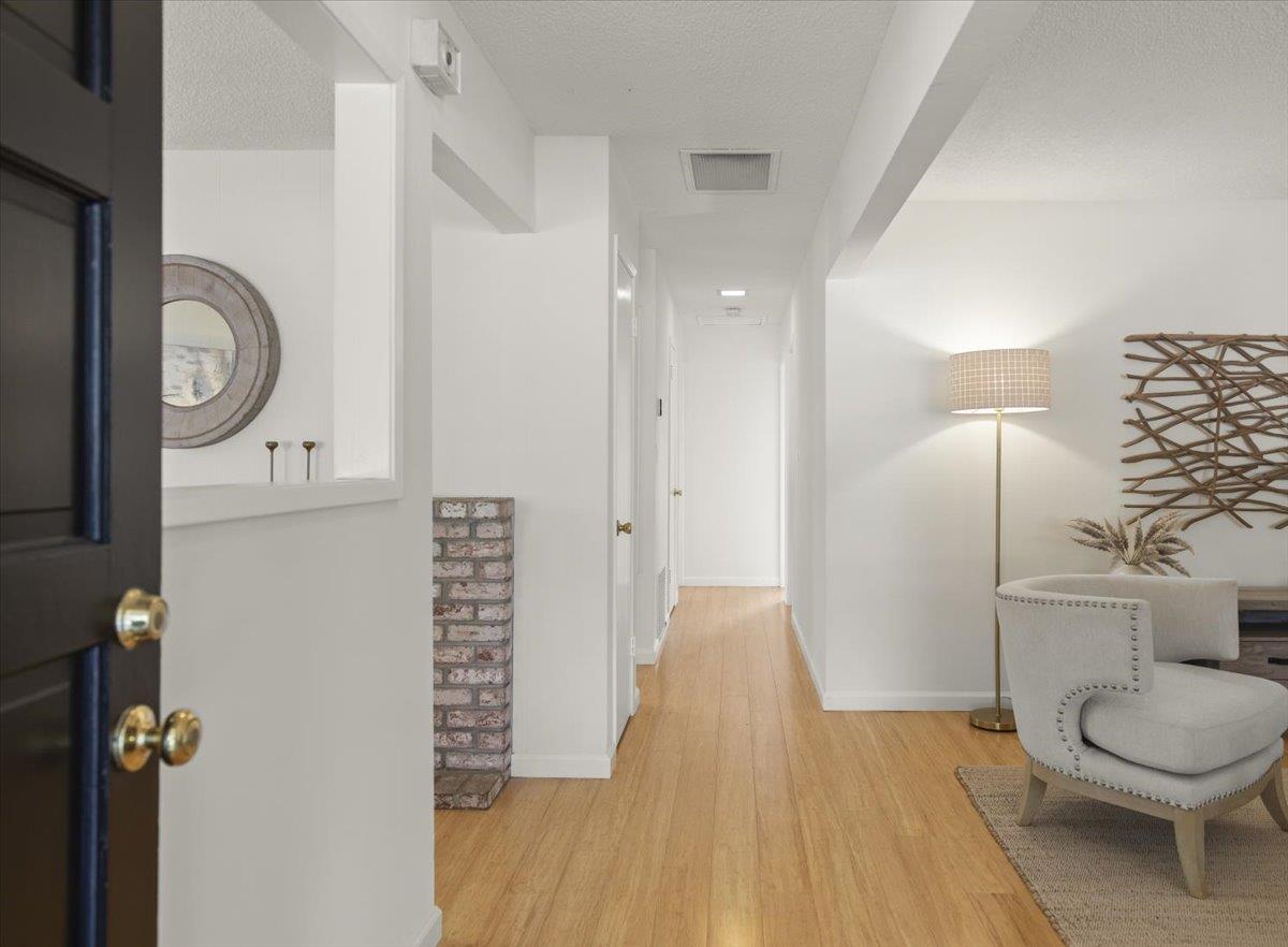 Detail Gallery Image 3 of 23 For 209 Calvin Pl, Santa Cruz,  CA 95060 - 3 Beds | 2 Baths