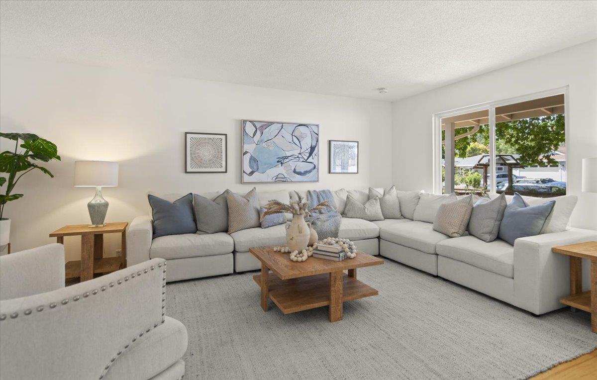 Detail Gallery Image 4 of 23 For 209 Calvin Pl, Santa Cruz,  CA 95060 - 3 Beds | 2 Baths