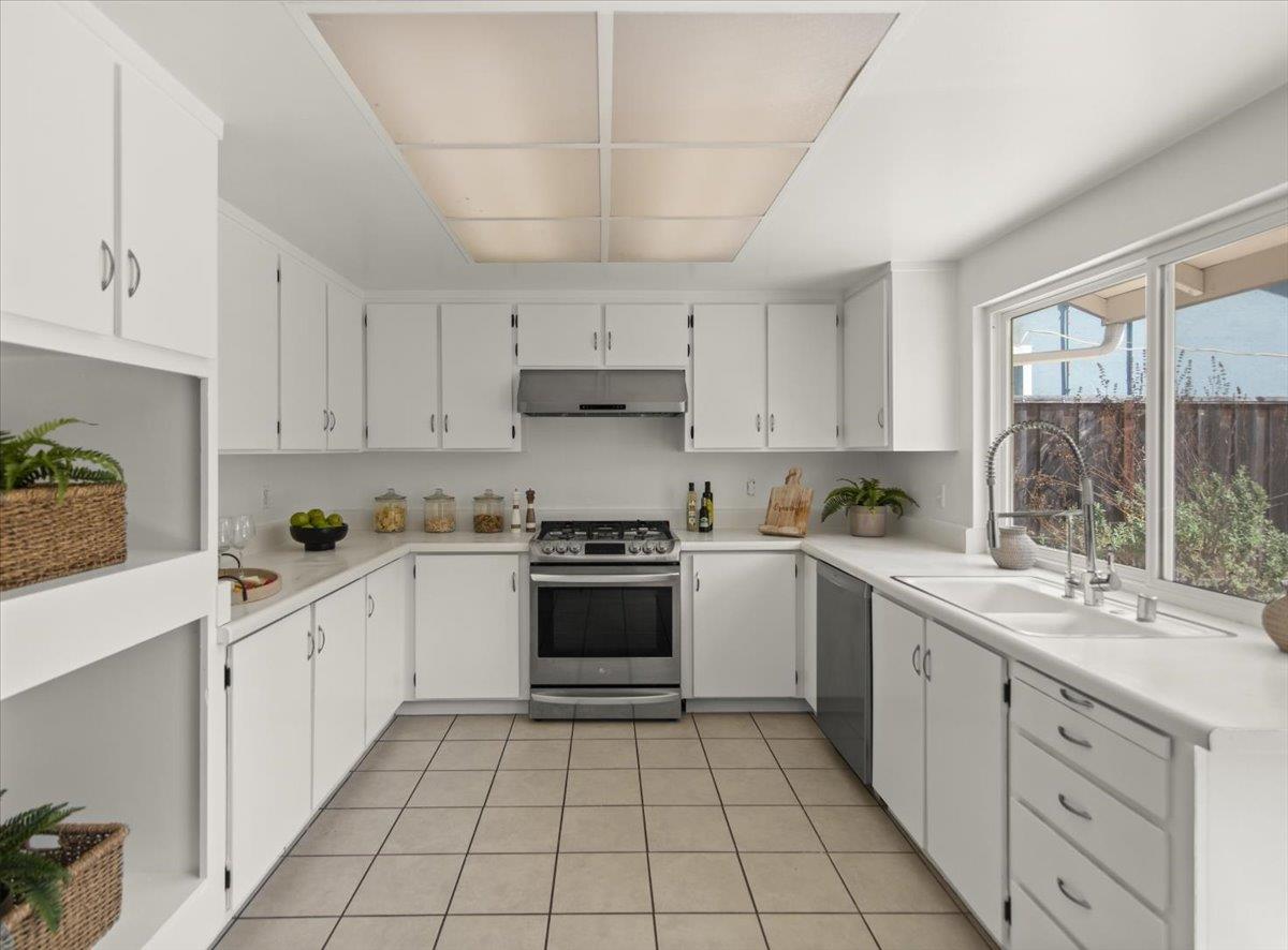 Detail Gallery Image 6 of 23 For 209 Calvin Pl, Santa Cruz,  CA 95060 - 3 Beds | 2 Baths