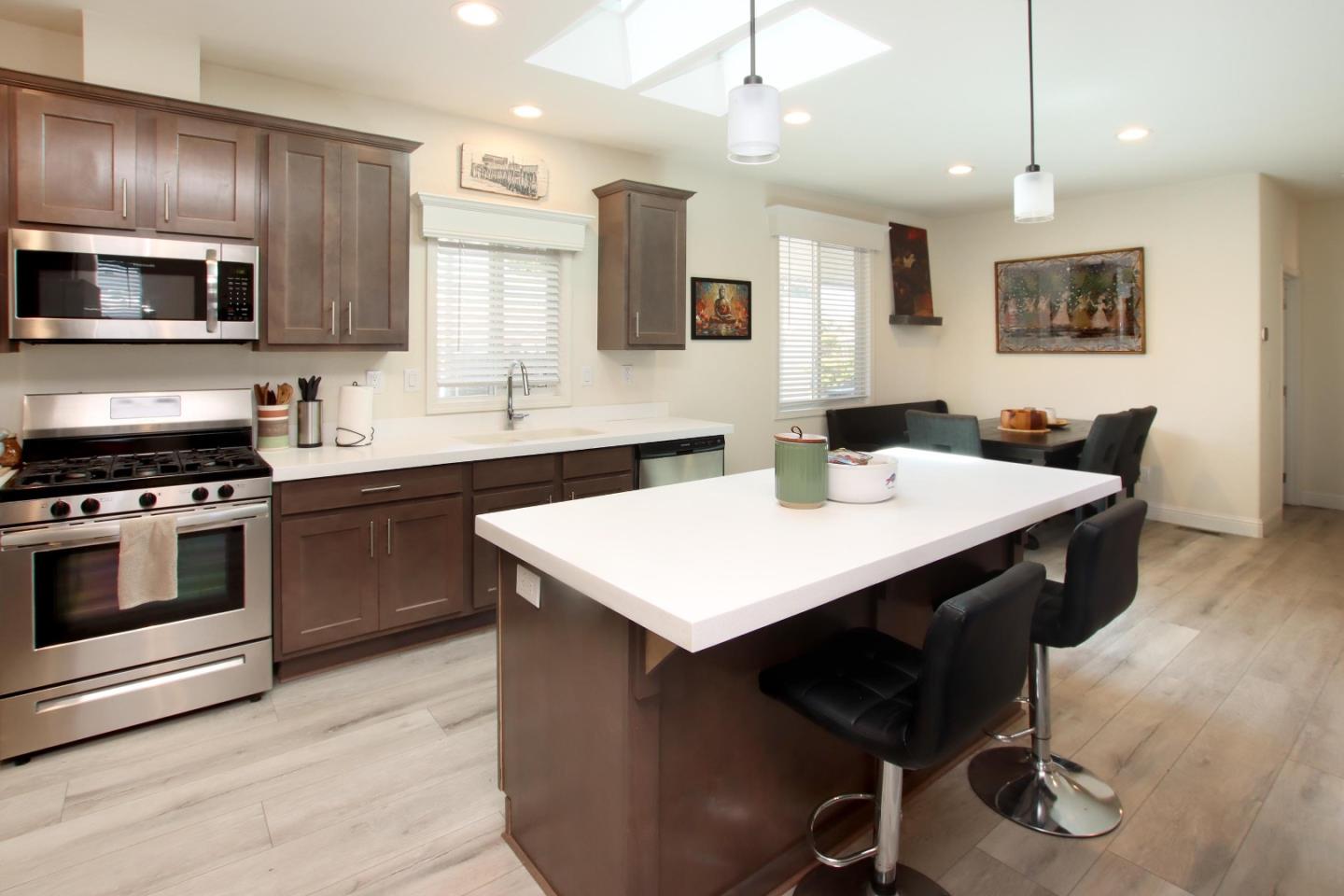 Detail Gallery Image 10 of 33 For 1099 38th Ave #33,  Santa Cruz,  CA 95062 - 4 Beds | 2 Baths