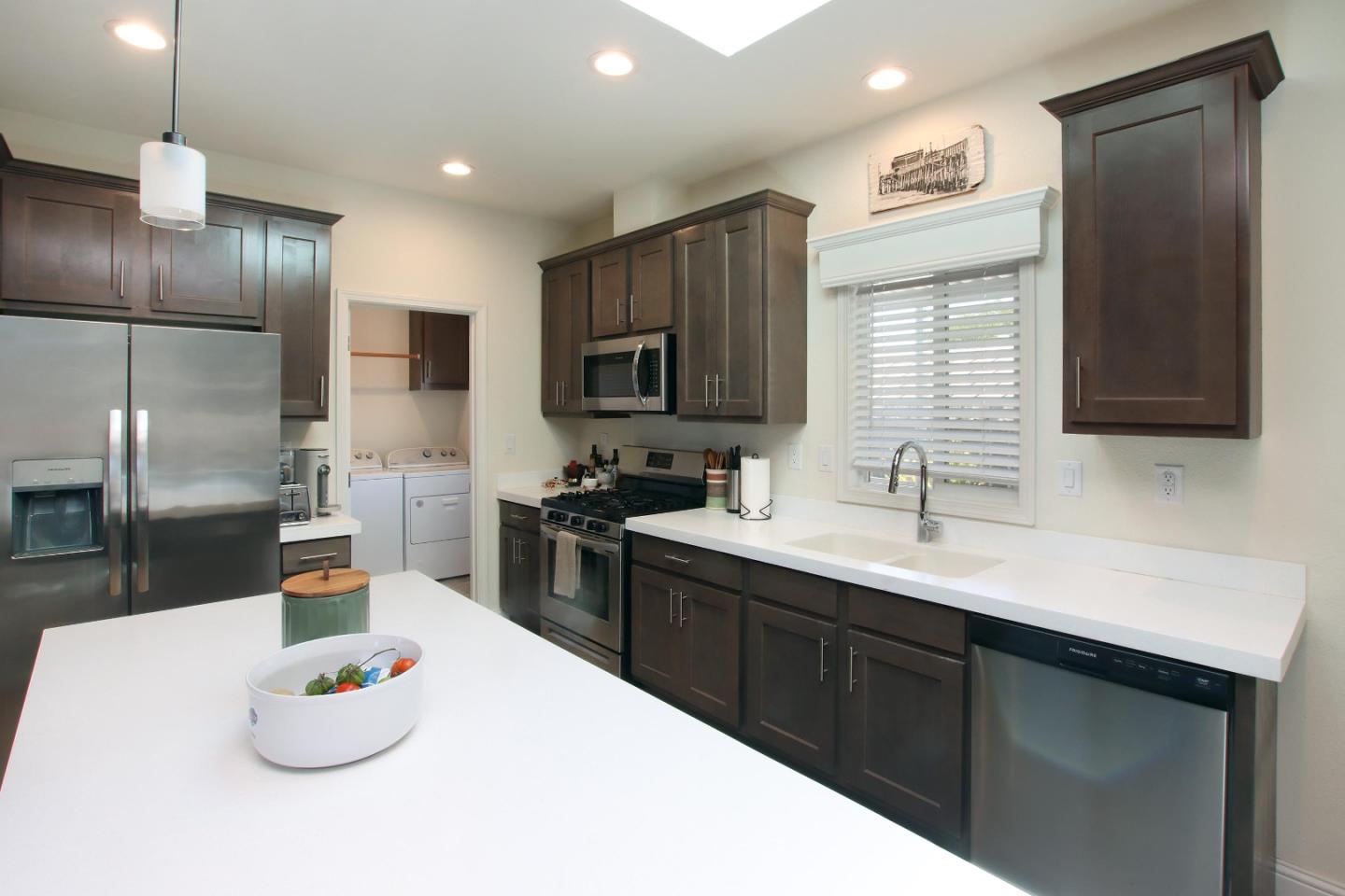 Detail Gallery Image 12 of 33 For 1099 38th Ave #33,  Santa Cruz,  CA 95062 - 4 Beds | 2 Baths