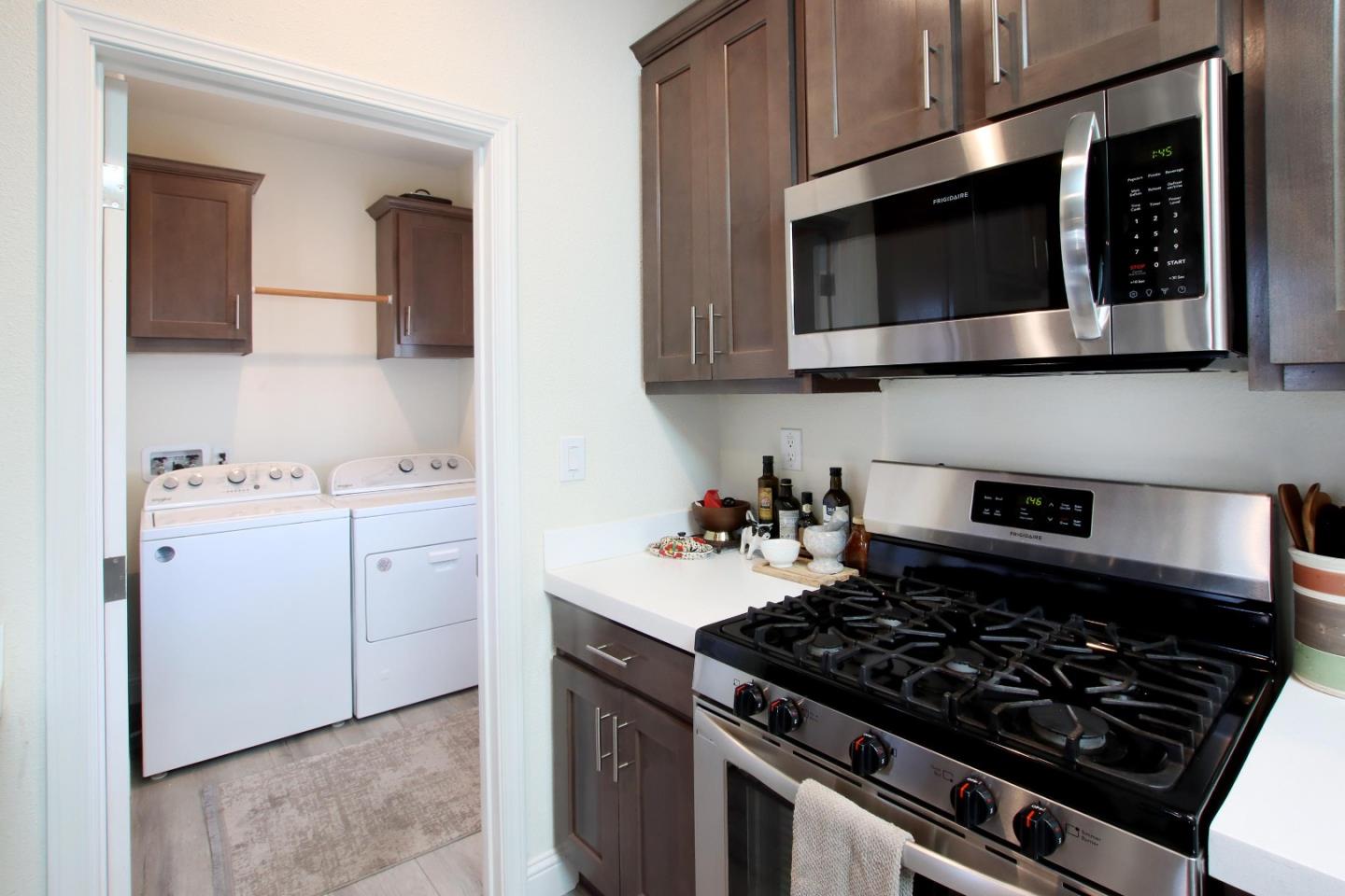 Detail Gallery Image 13 of 33 For 1099 38th Ave #33,  Santa Cruz,  CA 95062 - 4 Beds | 2 Baths