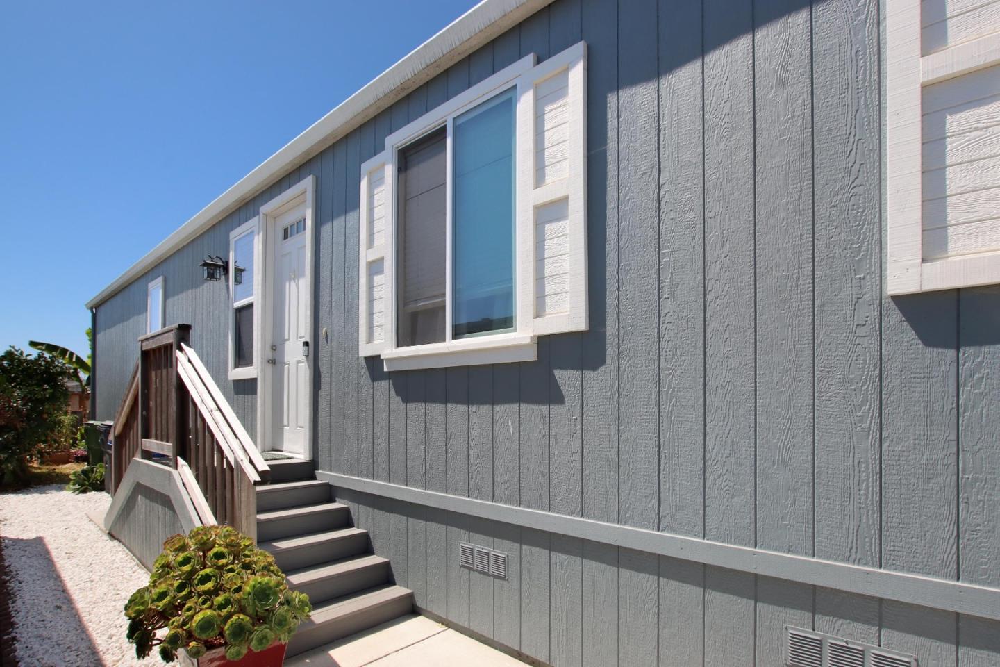 Detail Gallery Image 4 of 33 For 1099 38th Ave #33,  Santa Cruz,  CA 95062 - 4 Beds | 2 Baths