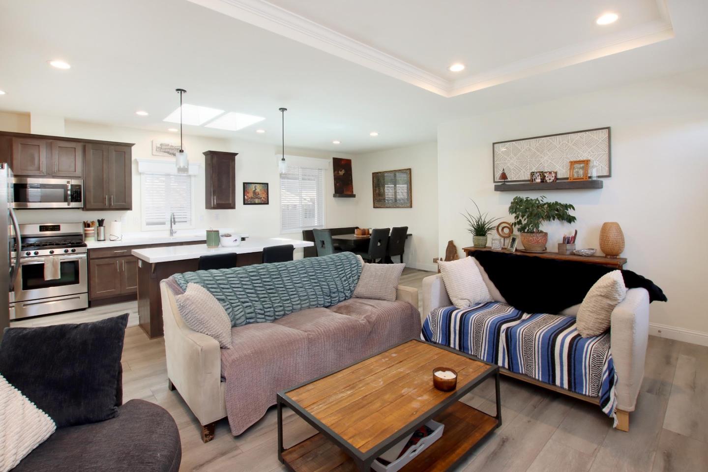 Detail Gallery Image 7 of 33 For 1099 38th Ave #33,  Santa Cruz,  CA 95062 - 4 Beds | 2 Baths