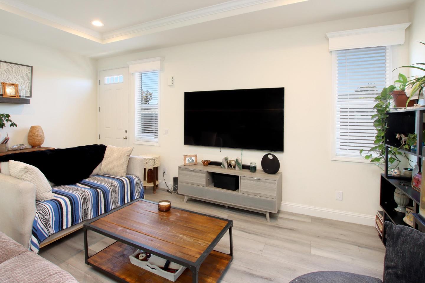 Detail Gallery Image 8 of 33 For 1099 38th Ave #33,  Santa Cruz,  CA 95062 - 4 Beds | 2 Baths