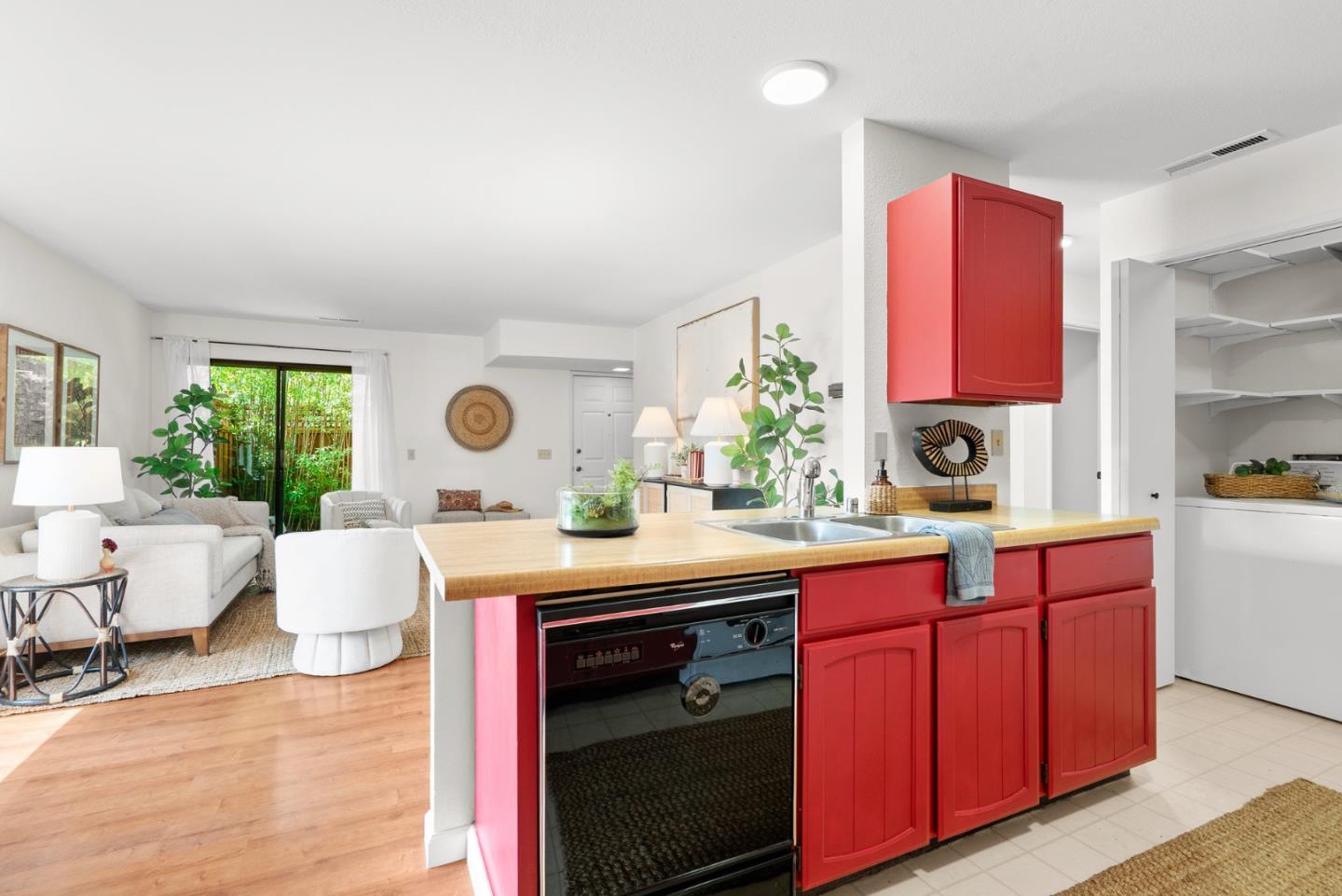 Detail Gallery Image 10 of 30 For 153 Peach Ter, Santa Cruz,  CA 95060 - 2 Beds | 1 Baths
