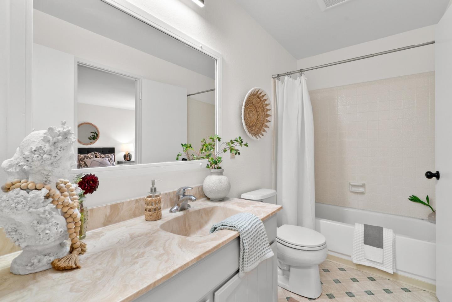 Detail Gallery Image 16 of 30 For 153 Peach Ter, Santa Cruz,  CA 95060 - 2 Beds | 1 Baths