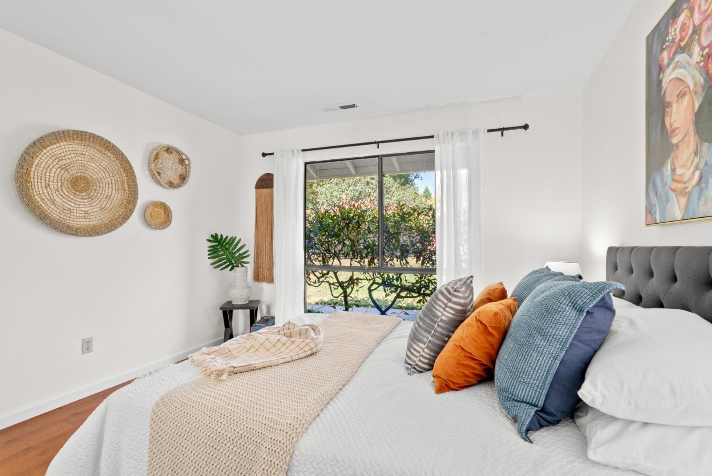 Detail Gallery Image 18 of 30 For 153 Peach Ter, Santa Cruz,  CA 95060 - 2 Beds | 1 Baths