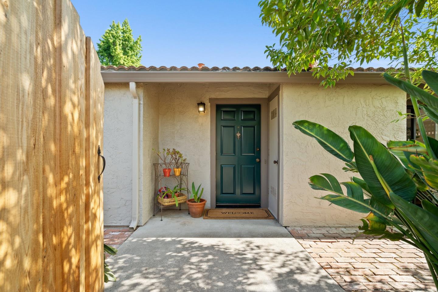Detail Gallery Image 3 of 30 For 153 Peach Ter, Santa Cruz,  CA 95060 - 2 Beds | 1 Baths