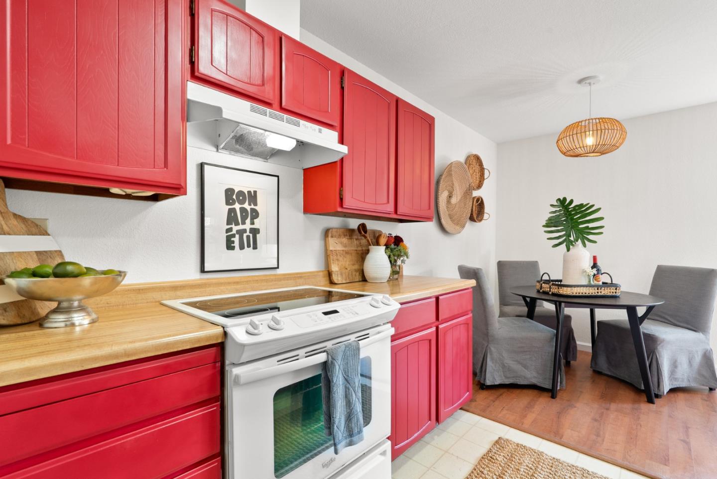 Detail Gallery Image 9 of 30 For 153 Peach Ter, Santa Cruz,  CA 95060 - 2 Beds | 1 Baths