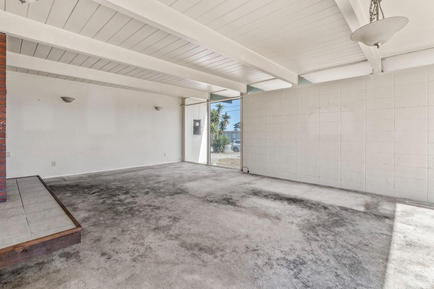Detail Gallery Image 10 of 42 For 220 Mortimer Ln, Marina,  CA 93933 - 5 Beds | 3 Baths
