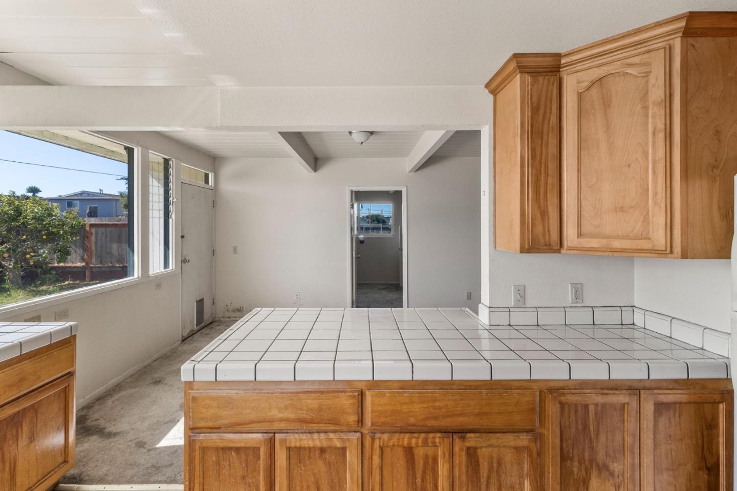 Detail Gallery Image 15 of 42 For 220 Mortimer Ln, Marina,  CA 93933 - 5 Beds | 3 Baths