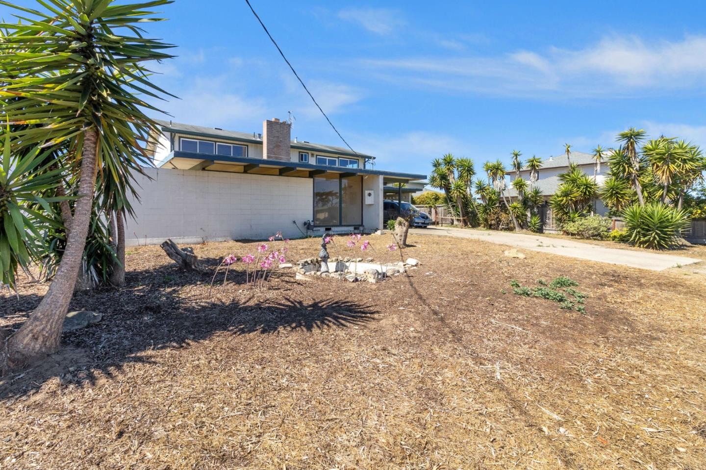 Detail Gallery Image 2 of 42 For 220 Mortimer Ln, Marina,  CA 93933 - 5 Beds | 3 Baths
