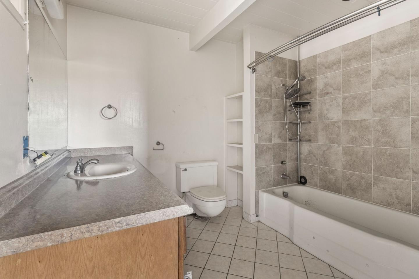 Detail Gallery Image 25 of 42 For 220 Mortimer Ln, Marina,  CA 93933 - 5 Beds | 3 Baths