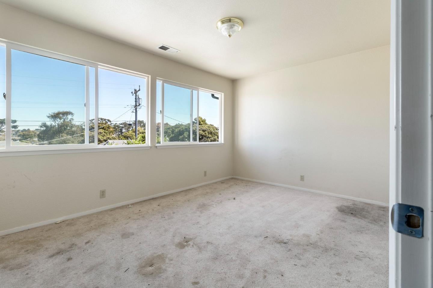 Detail Gallery Image 26 of 42 For 220 Mortimer Ln, Marina,  CA 93933 - 5 Beds | 3 Baths