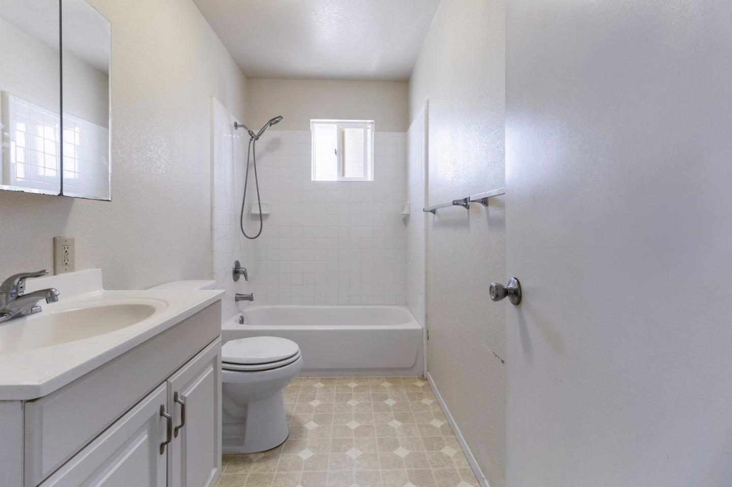 Detail Gallery Image 30 of 42 For 220 Mortimer Ln, Marina,  CA 93933 - 5 Beds | 3 Baths