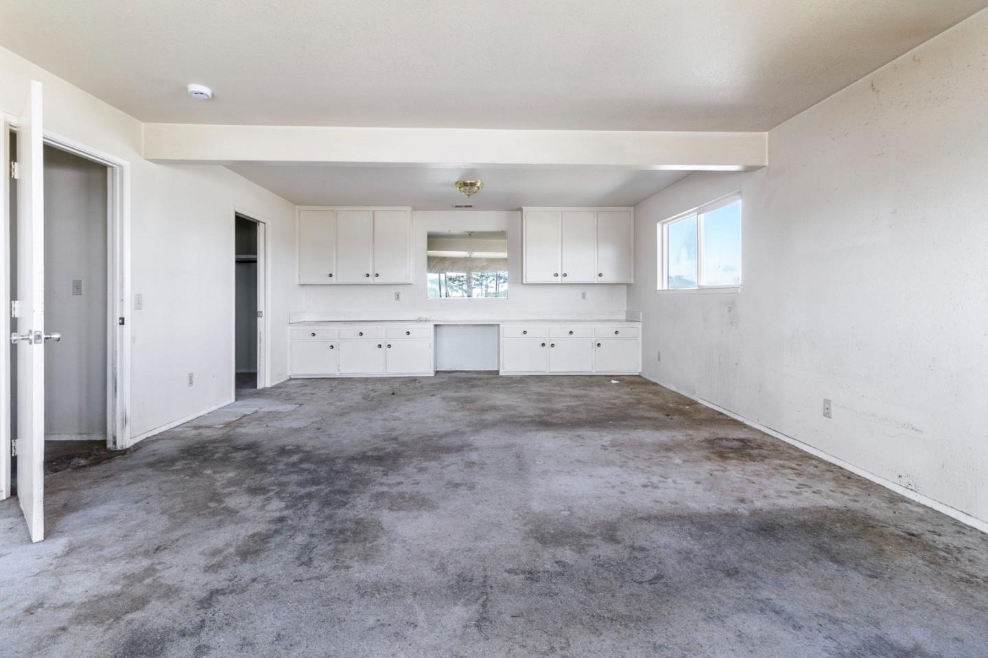 Detail Gallery Image 33 of 42 For 220 Mortimer Ln, Marina,  CA 93933 - 5 Beds | 3 Baths