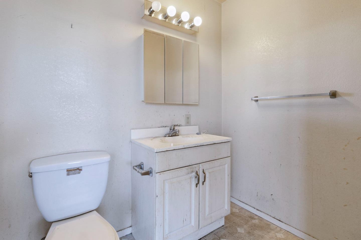 Detail Gallery Image 36 of 42 For 220 Mortimer Ln, Marina,  CA 93933 - 5 Beds | 3 Baths