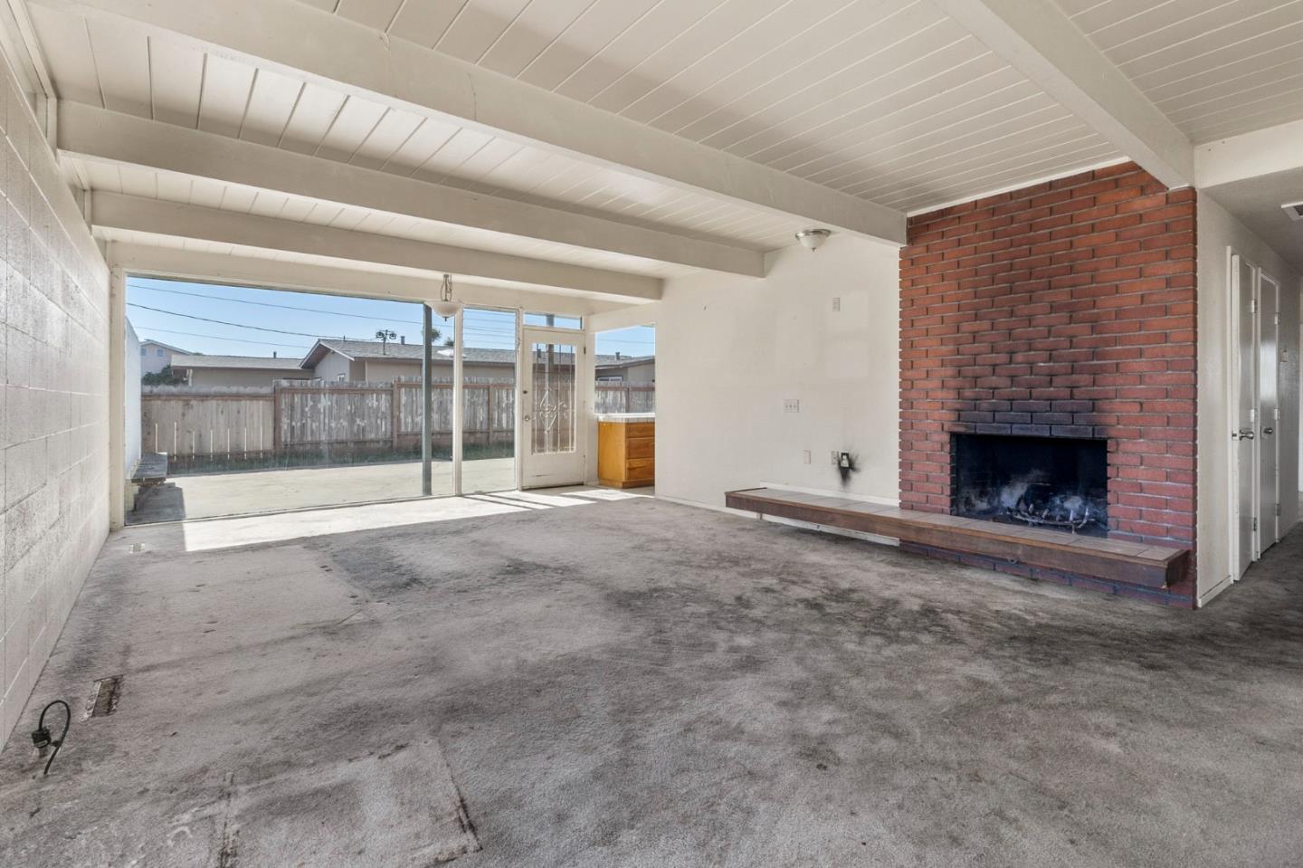 Detail Gallery Image 8 of 42 For 220 Mortimer Ln, Marina,  CA 93933 - 5 Beds | 3 Baths