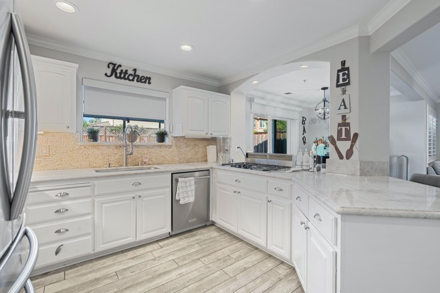 Detail Gallery Image 12 of 51 For 16935 Pine Way, Morgan Hill,  CA 95037 - 4 Beds | 3 Baths