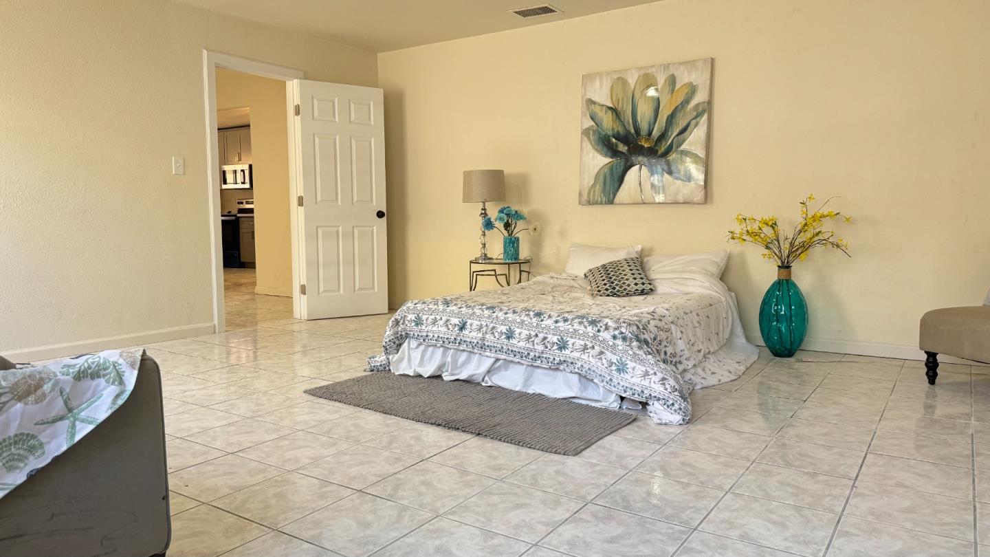 Detail Gallery Image 13 of 28 For 4573 Bolero Dr, San Jose,  CA 95111 - 4 Beds | 2 Baths