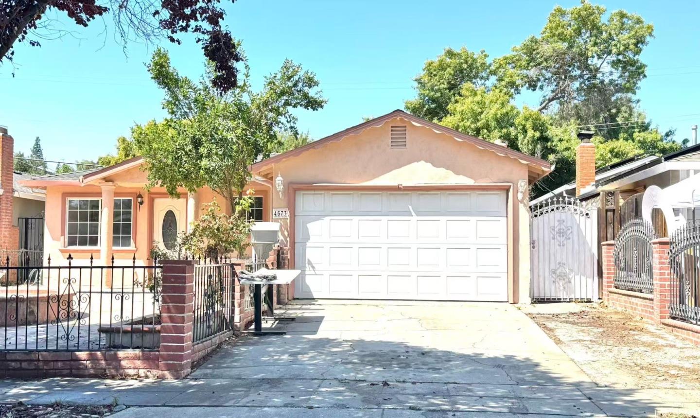 Detail Gallery Image 5 of 6 For 4573 Bolero Dr, San Jose,  CA 95111 - 3 Beds | 2 Baths