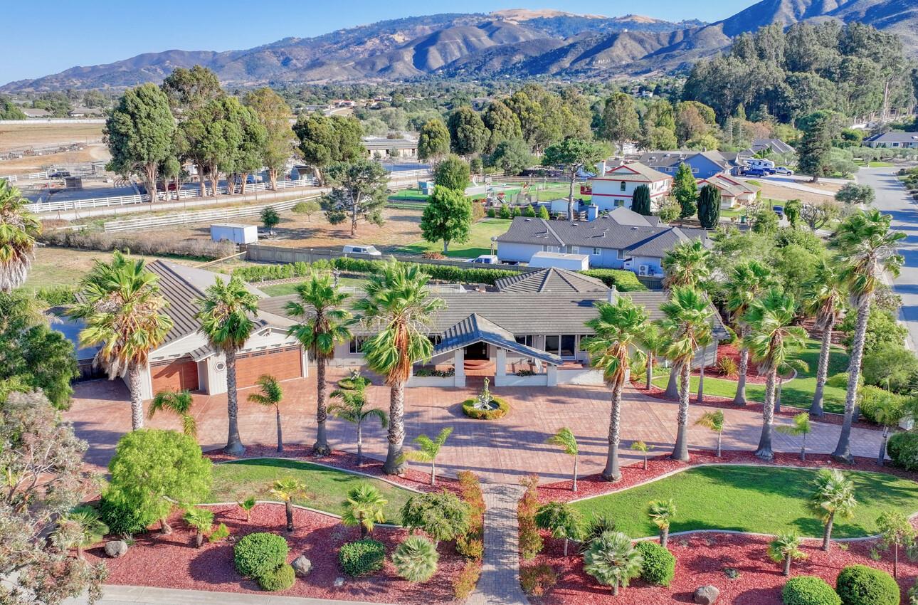 Detail Gallery Image 1 of 56 For 22125 Ranchito Dr, Salinas,  CA 93908 - 3 Beds | 2/1 Baths