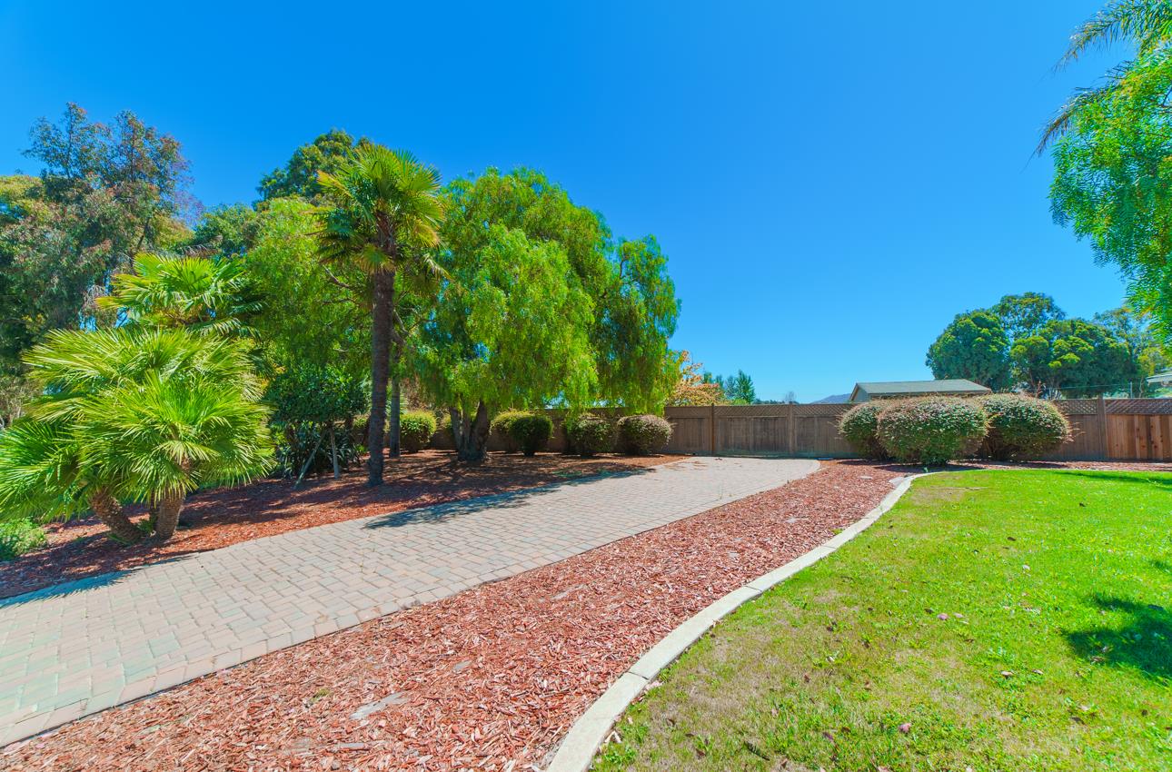 Detail Gallery Image 11 of 56 For 22125 Ranchito Dr, Salinas,  CA 93908 - 3 Beds | 2/1 Baths